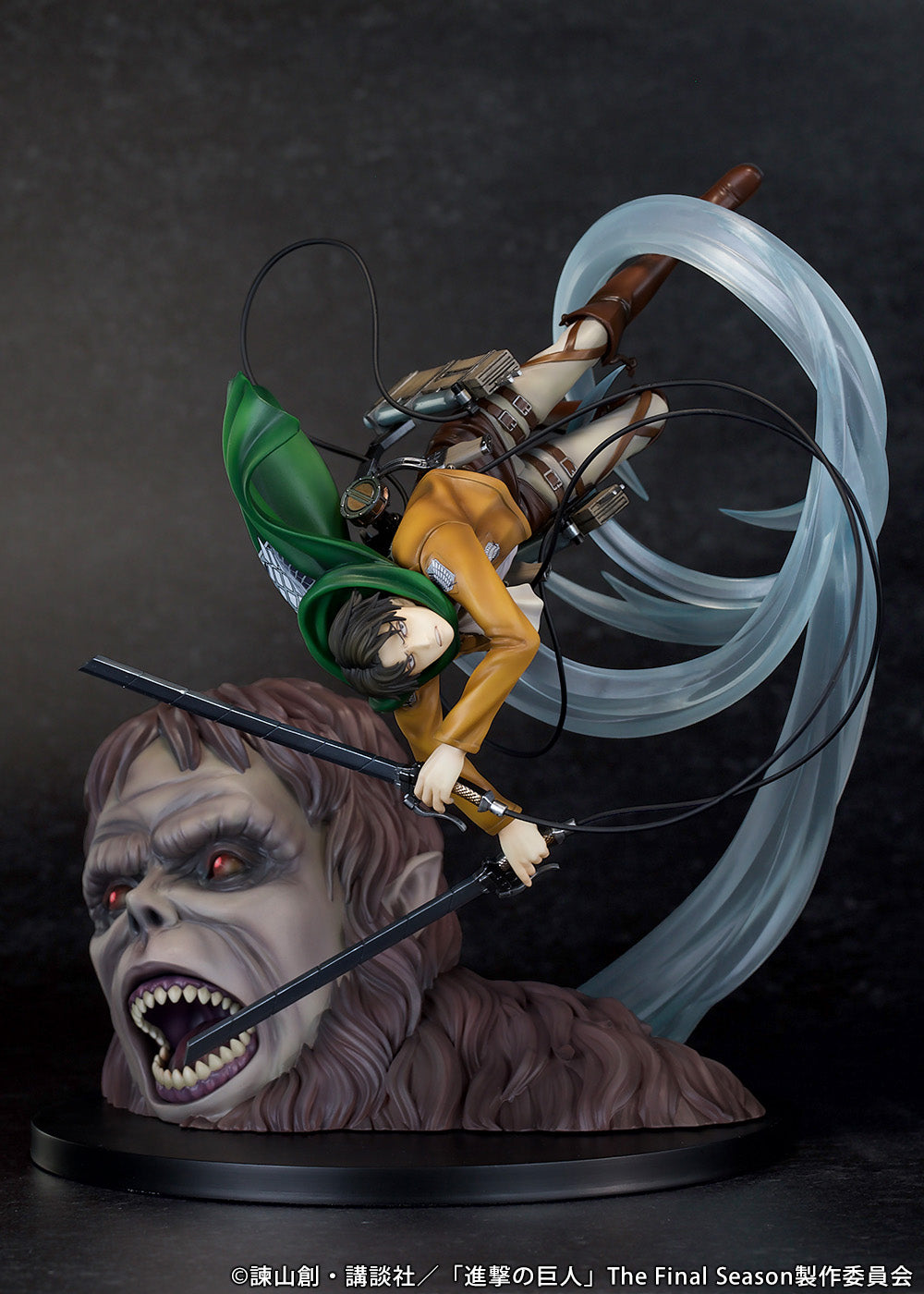 Attack on Titan Scale Figure Levi vs Beast Titan ver