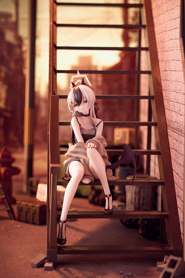 Blue Archive Kayoko (Dress): Memorial Lobby Ver 1/7 Scale Figure