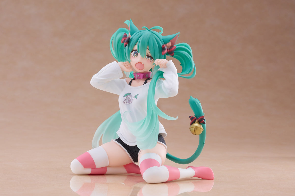 Hatsune Miku Desktop Cute Figure (Cat Ear T-Shirt Ver)