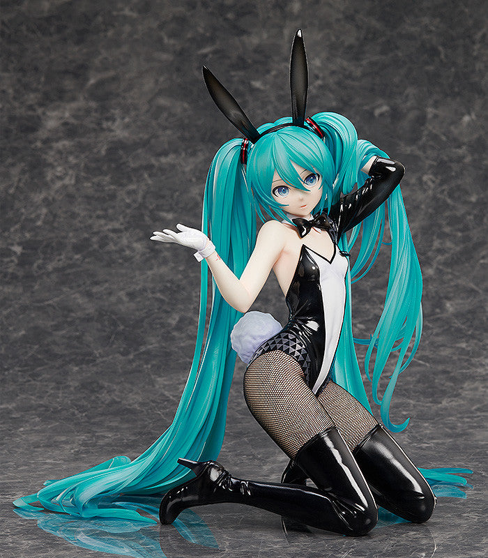 Hatsune Miku: Bunny Ver / Art by SanMuYYB 1/4 Scale Figure (rerun)