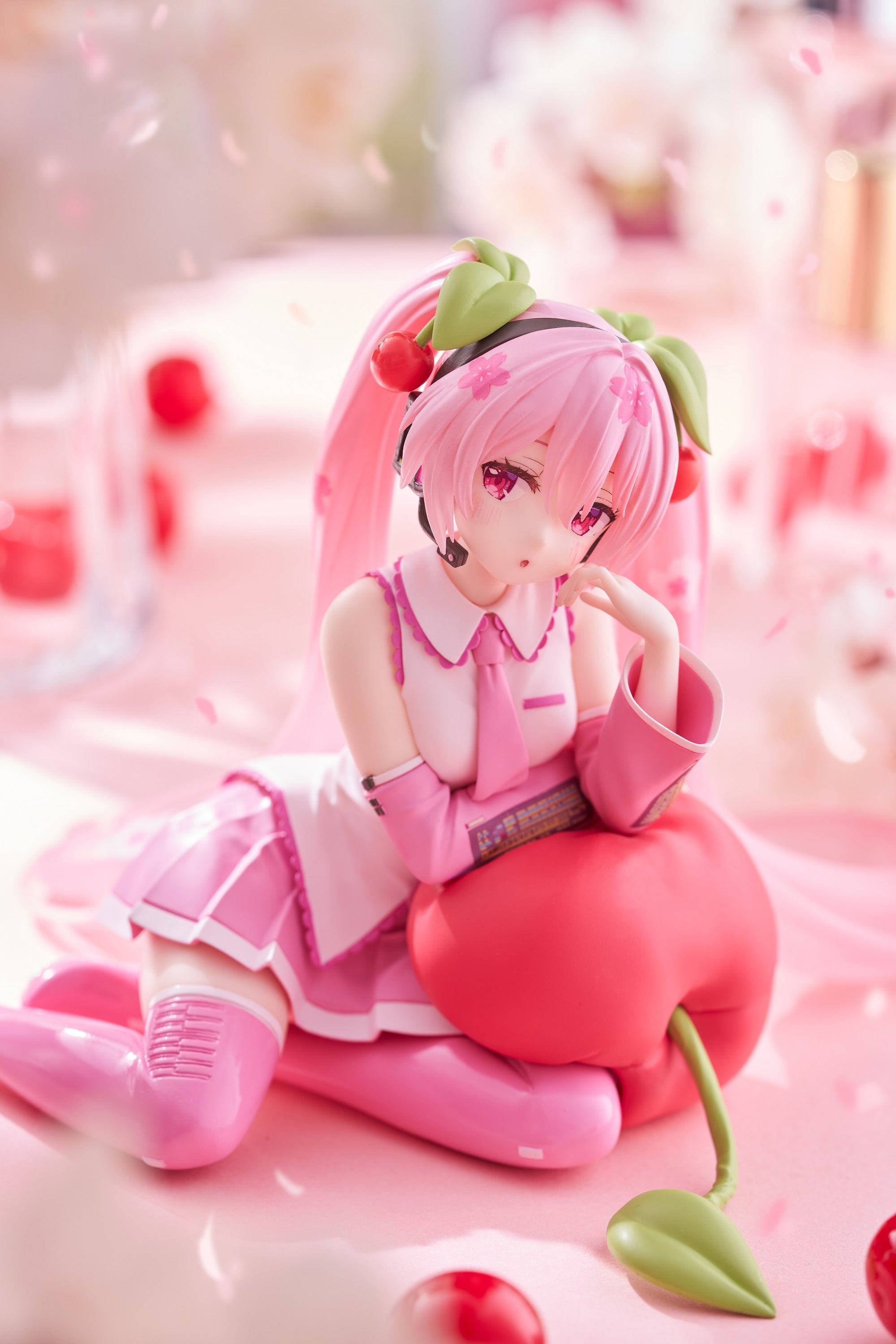 Hatsune Miku Sakura Miku Desktop Cute Figure (Cherry Cushion Ver.)