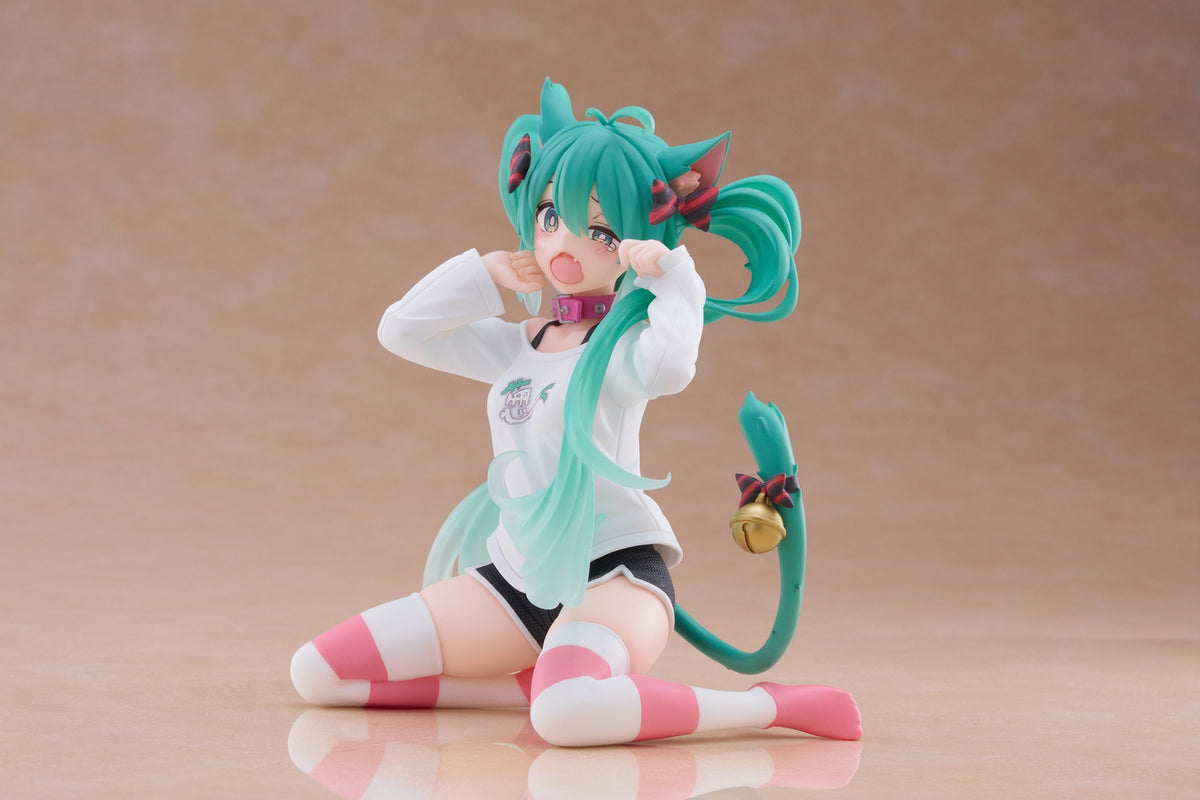 Hatsune Miku Desktop Cute Figure (Cat Ear T-Shirt Ver)