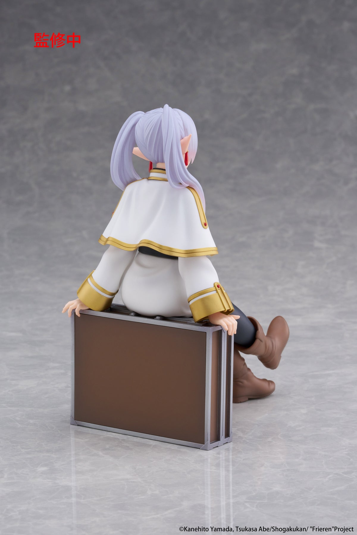 Frieren: Beyond Journey's End Desktop Cute Figure Frieren (Trunk Case Ver)