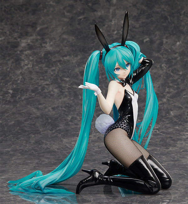 Hatsune Miku: Bunny Ver / Art by SanMuYYB 1/4 Scale Figure (rerun)