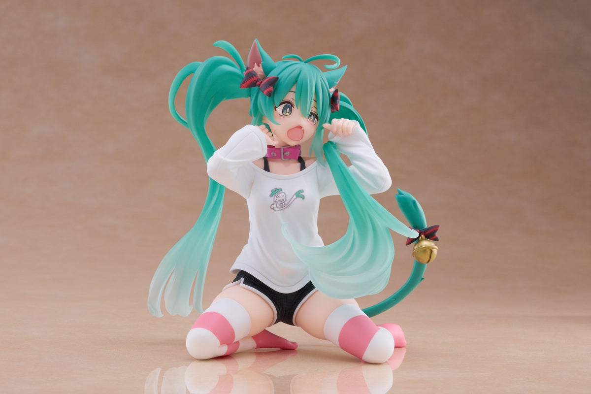 Hatsune Miku Desktop Cute Figure (Cat Ear T-Shirt Ver)