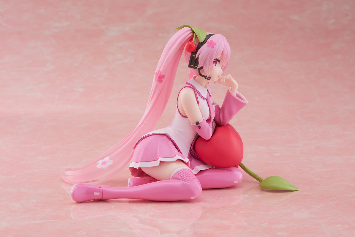 Hatsune Miku Sakura Miku Desktop Cute Figure (Cherry Cushion Ver.)
