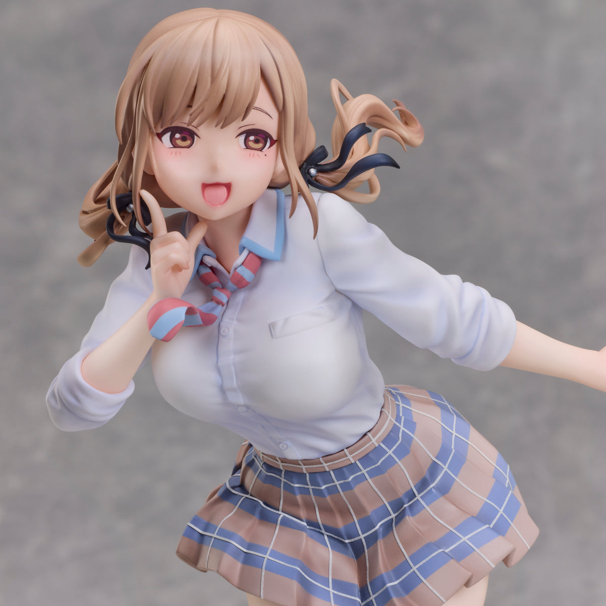 Love Can't Be Divided Between Twins Naori Jinguji 1/6 Scale Pre-Painted Figure