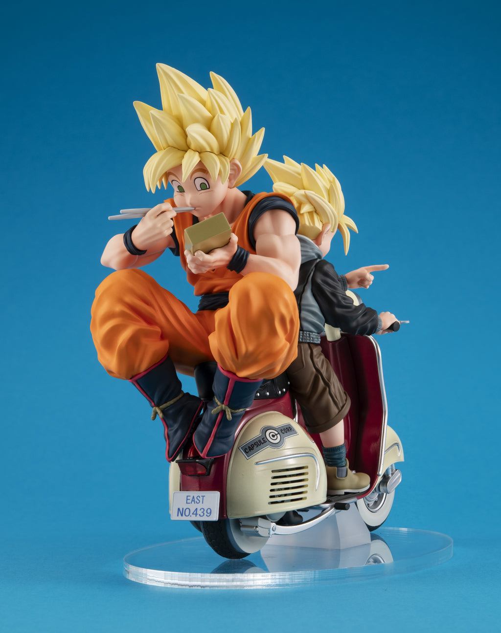 DESKTOP REAL McCOY EX Dragon Ball Z Super Saiyan Son Goku & Super Saiyan Son Gohan & Mortorbike