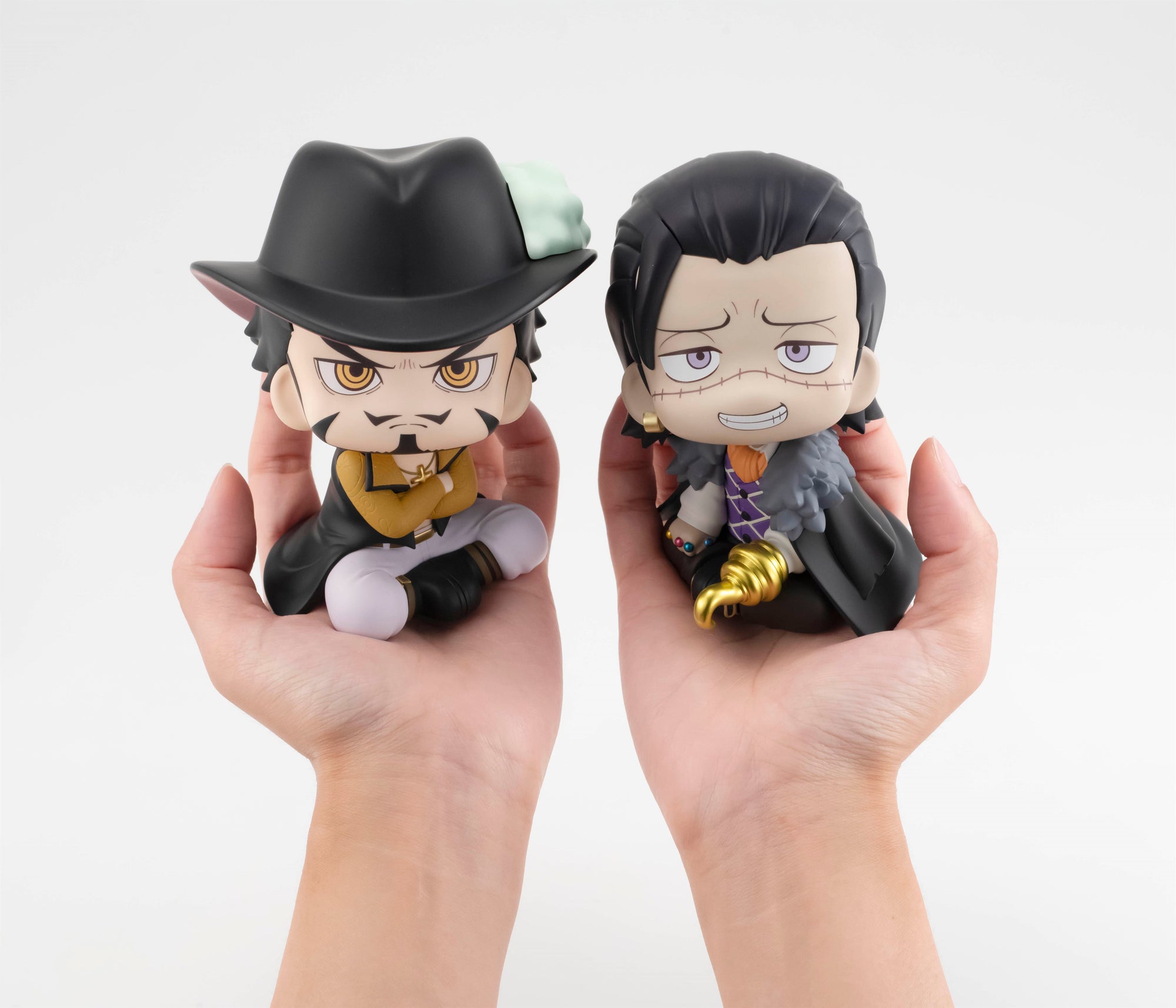 LOOK UP SERIES ONE PIECE Dracule Mihawk＆Crocodile set【with gift: Pouches】