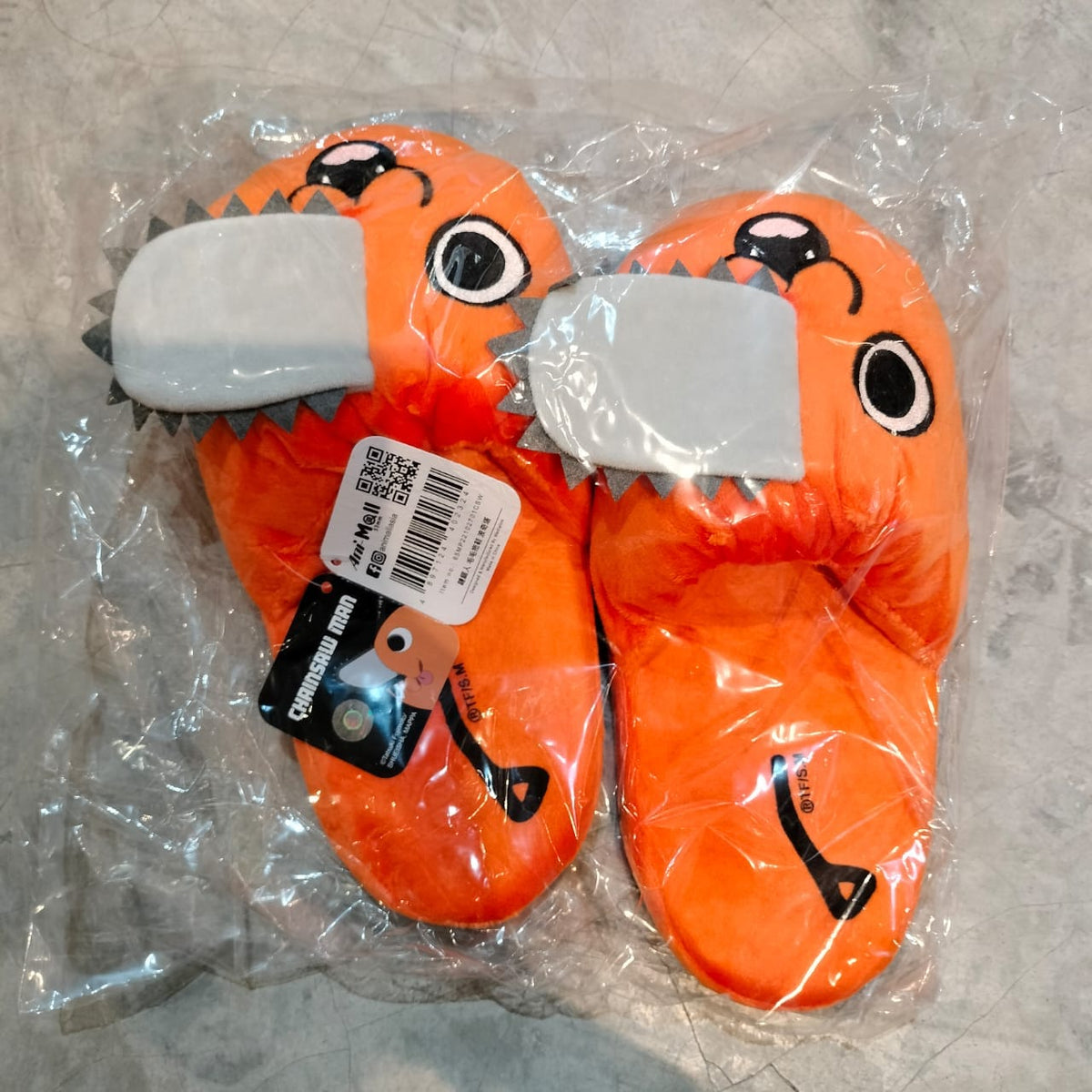 Medialink Chainsaw Man Plush Head Slipper - Pochita