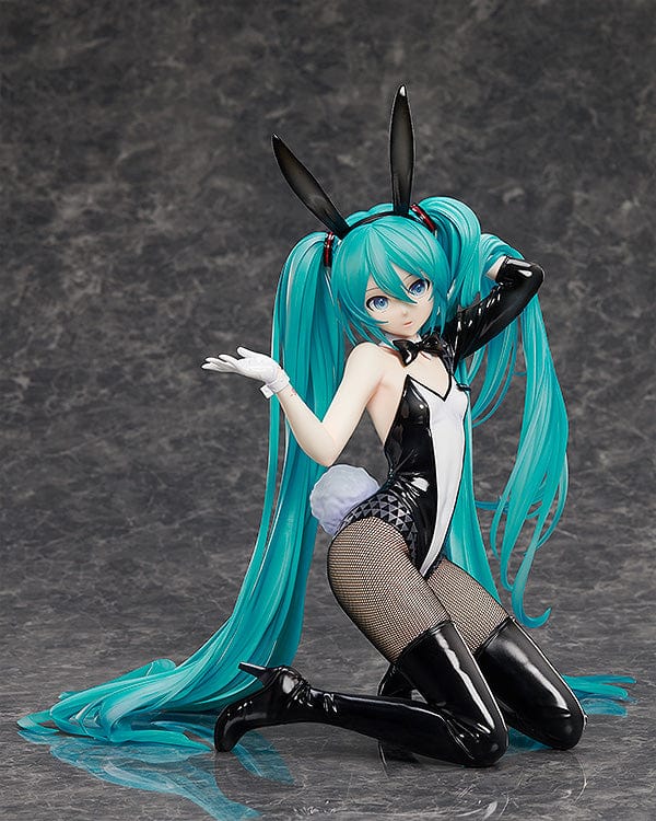 FREEing Hatsune Miku : Bunny Ver / Art by SanMuYYB 1/4 Scale Figure