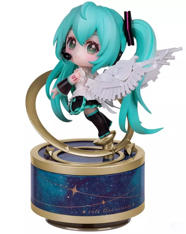 Miku 16th Anniversary Figurine [with gift: Postcard & Button Badge]