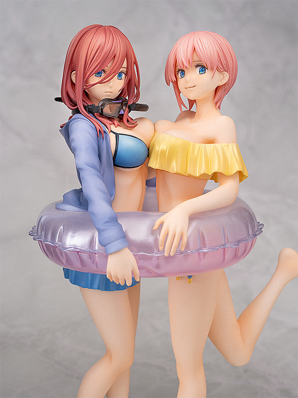 The Quintessential Quintuplets Ichika Nakano & Miku Nakano 1/7 Scale FIgure